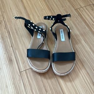 Black and gold flat espadrilles. Steve Madden